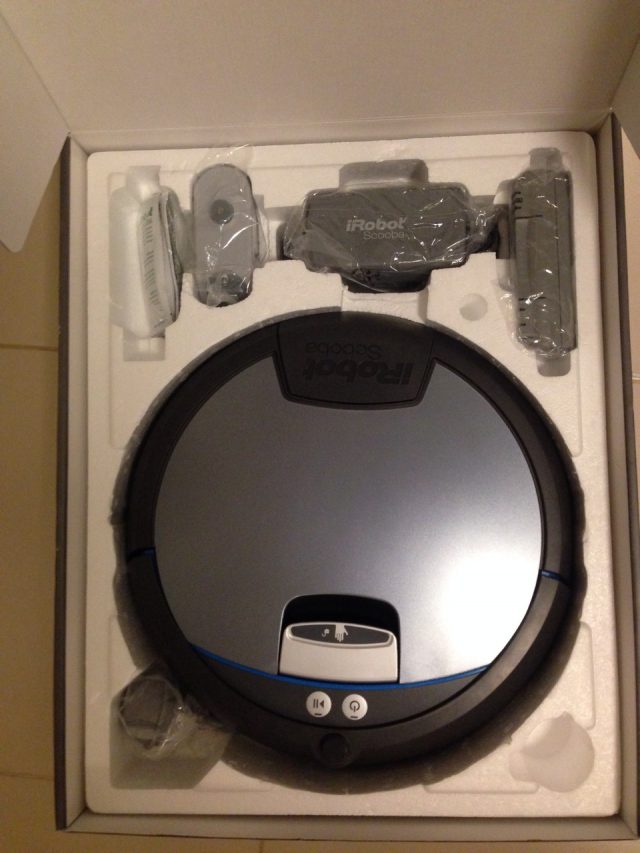 iRobot Scooba 390 Unpacked Zoom