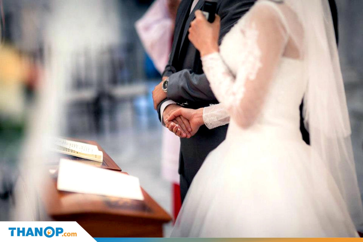 marriage-certificate-article-wedding-ceremony-in-church-holding-hands