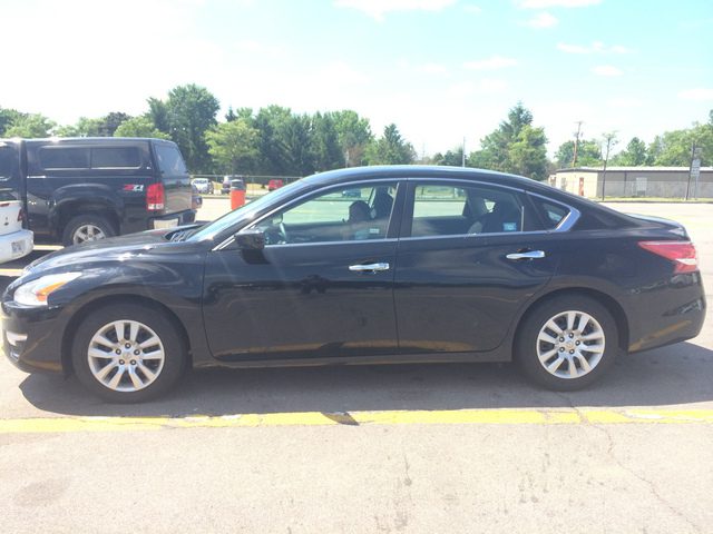 Nissan Altima L33 Side View (นิสสันอัลติม่า L33 ด้านข้าง)