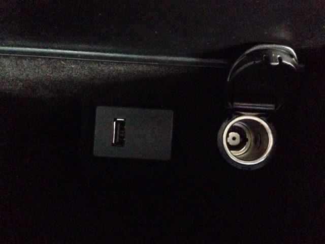 Nissan Teana L33 USB Port (พอร์ต USB เชื่อมต่อ iPod บน นิสสันเทียน่า L33)