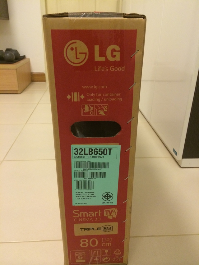 LG-SmartTV-32LB650T-webOS-Box-Right