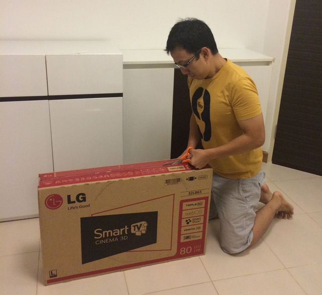 LG-SmartTV-32LB650T-webOS-Box-Unpacking