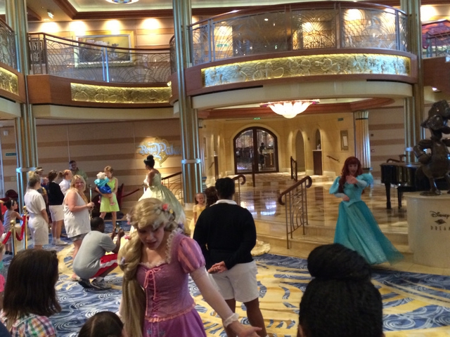 Disney-Cruise-Dream-Character-Appearance1