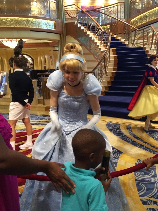 Disney-Cruise-Dream-Character-Appearance2