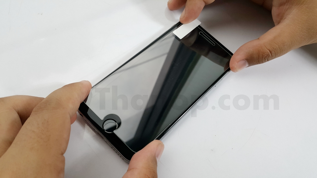 commy-screen-guard-tempered-glass-installation6