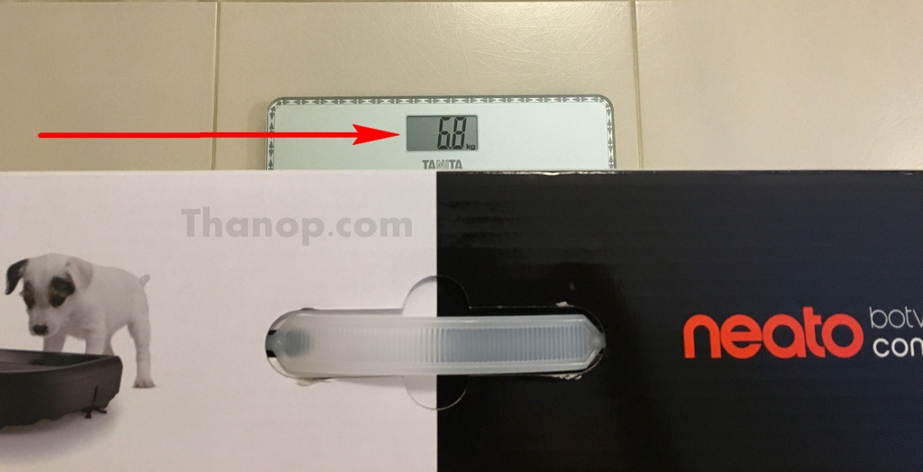 neato-botvac-connected-box-weighing