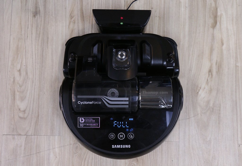 samsung-powerbot-vr9300-charging-with-charge-base