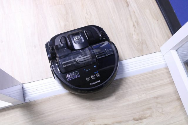 Samsung POWERbot VR9300 Working Crossing Doorsill