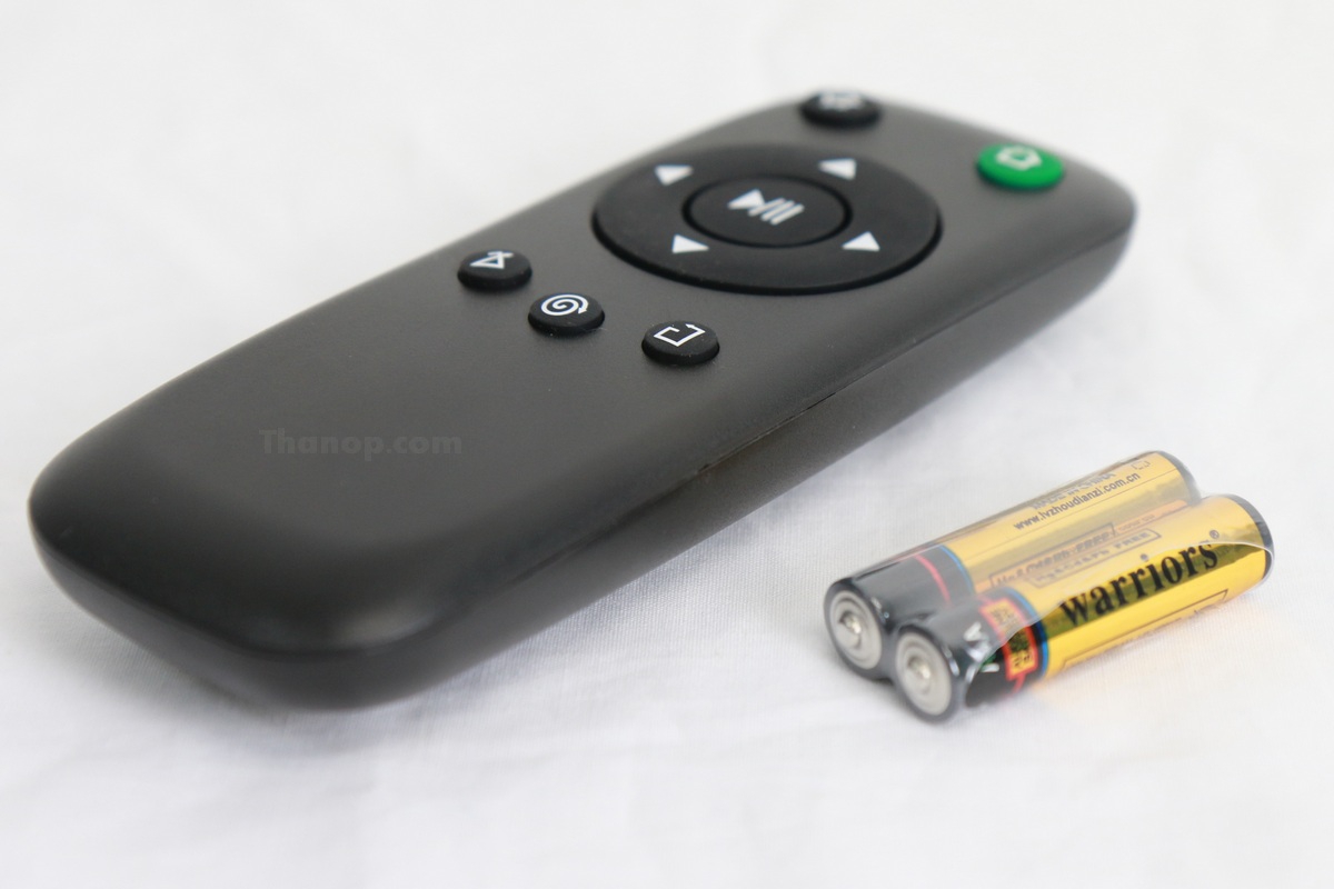 iggoo-slim-remote-control-and-battery