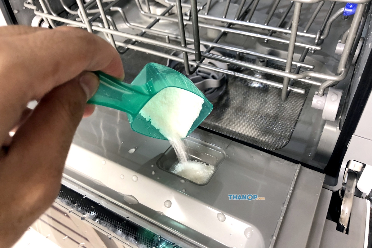mister-robot-home-dishwasher-detergent-adding