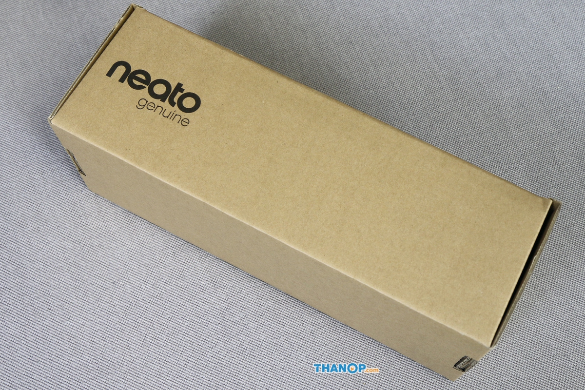 neato-botvac-d7-connected-accessory-box