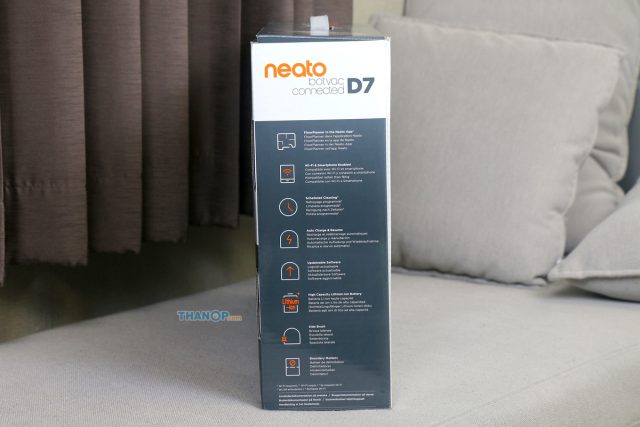 Neato Botvac D7 Connected Box Left