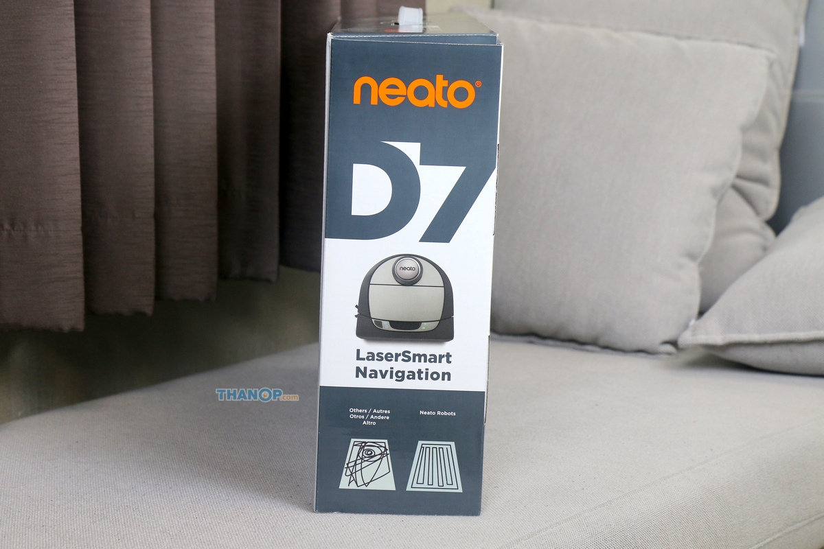 neato-botvac-d7-connected-box-right