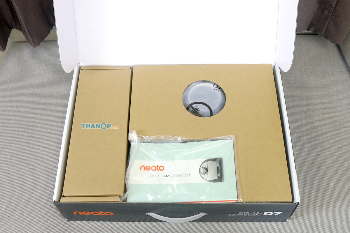 neato-botvac-d7-connected-box-unpacked-with-cover