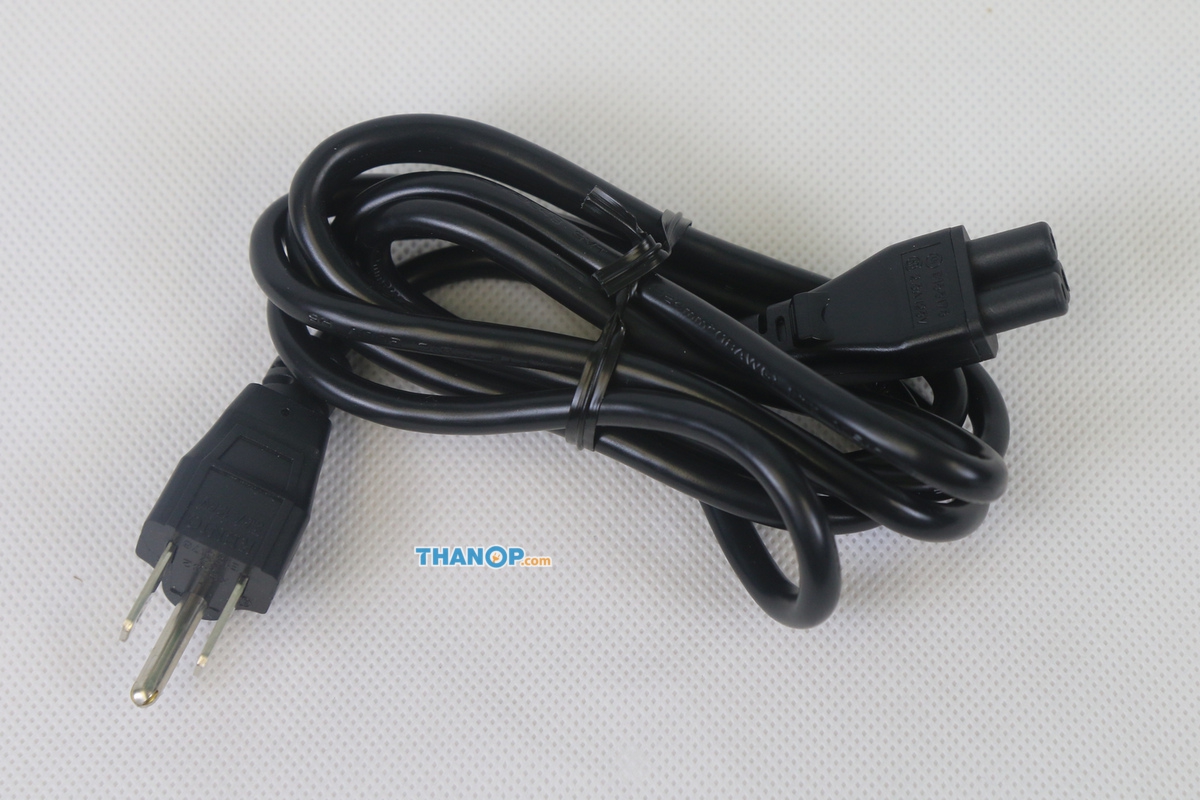 neato-botvac-d7-connected-power-cord