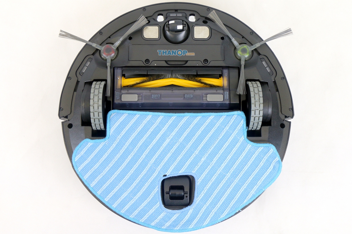 ecovacs-deebot-ozmo-930-microfiber-cloth-and-plate-installed