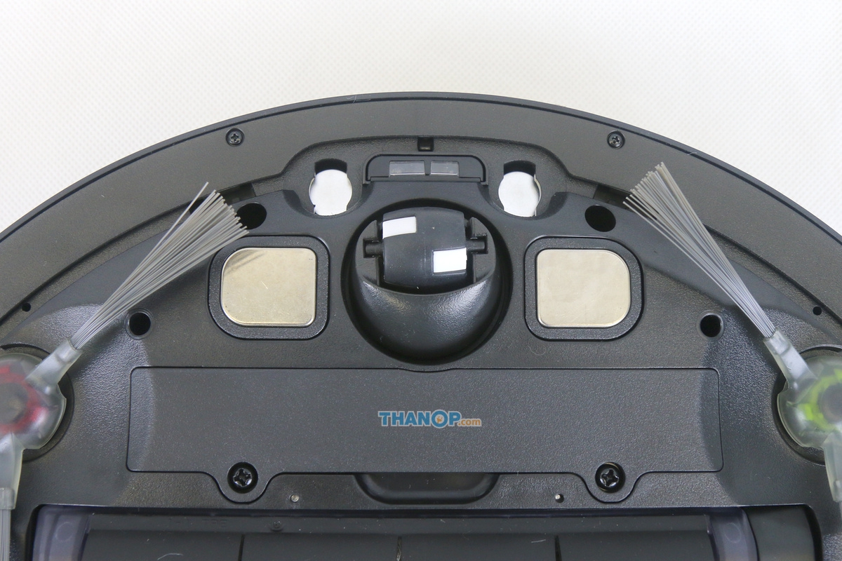 ecovacs-deebot-ozmo-930-underside-zoom-front