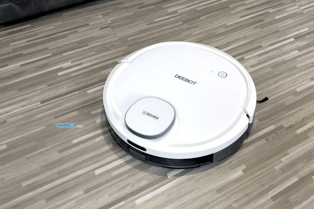 ECOVACS DEEBOT OZMO 900 Working on PVC Floor Tile