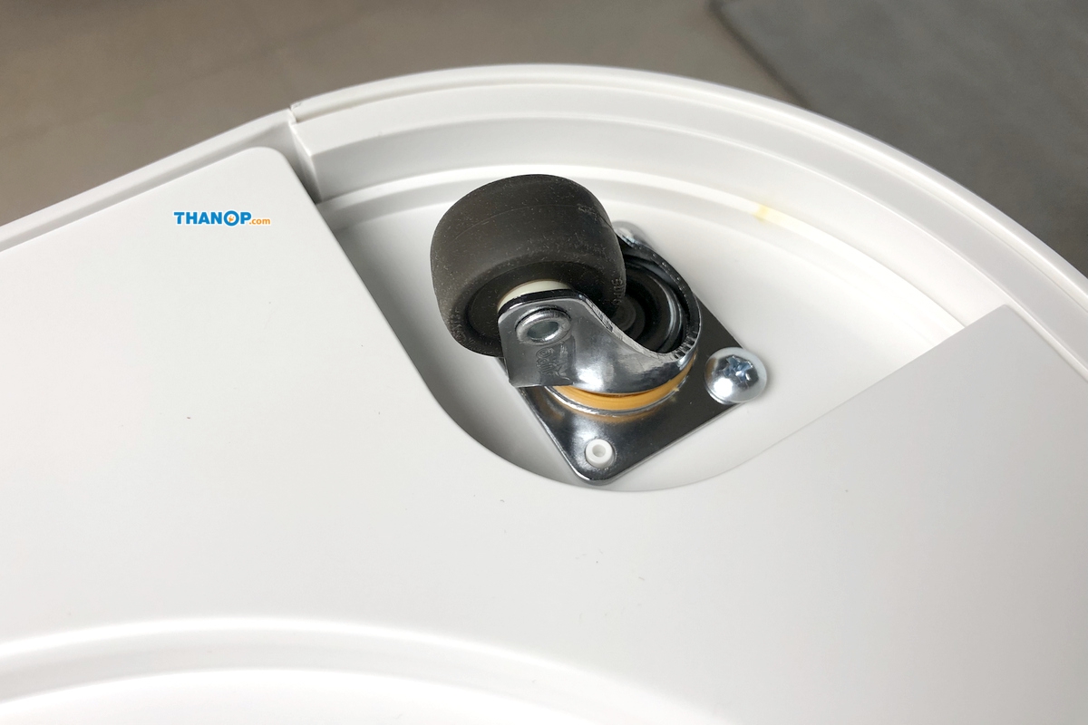 mister-robot-air-purifier-luxury-caster-wheel