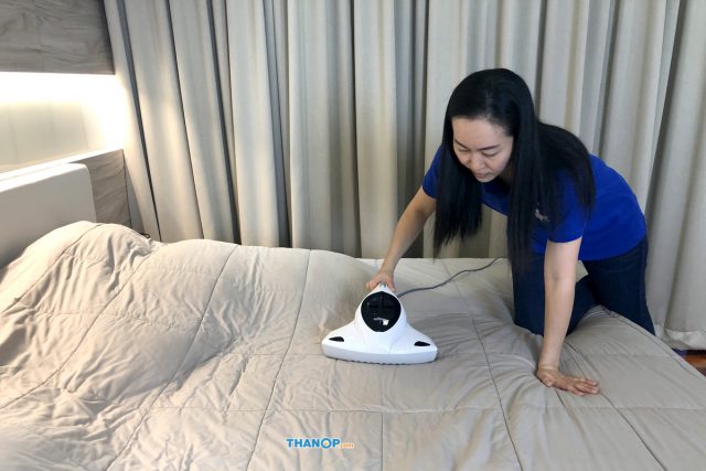 HOMU UV Vacuum Cleaner Working Cleaning Mattress