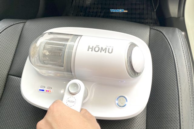 HOMU UV Cordless Vacuum Cleaner Working Cleaning Car Seat