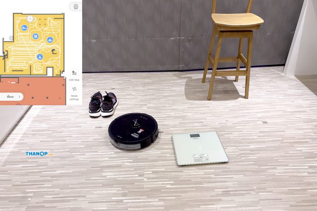 Xiaomi Roborock S6 MaxV Working among Obstacles