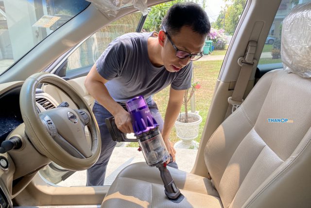 Dyson Digital Slim Cleaning Car Seat