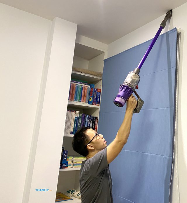 Dyson Digital Slim Cleaning Wall and Ceiling