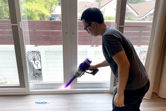 Dyson Digital Slim Cleaning Window Groove