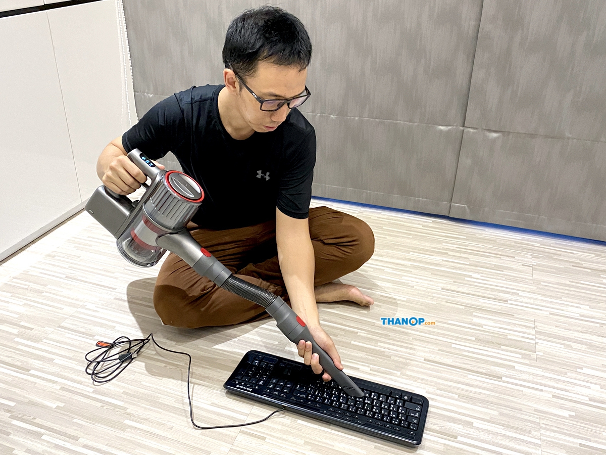 roborock-h6-cleaning-keyboard