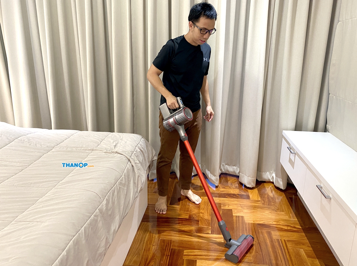 roborock-h6-cleaning-parquet-floor1