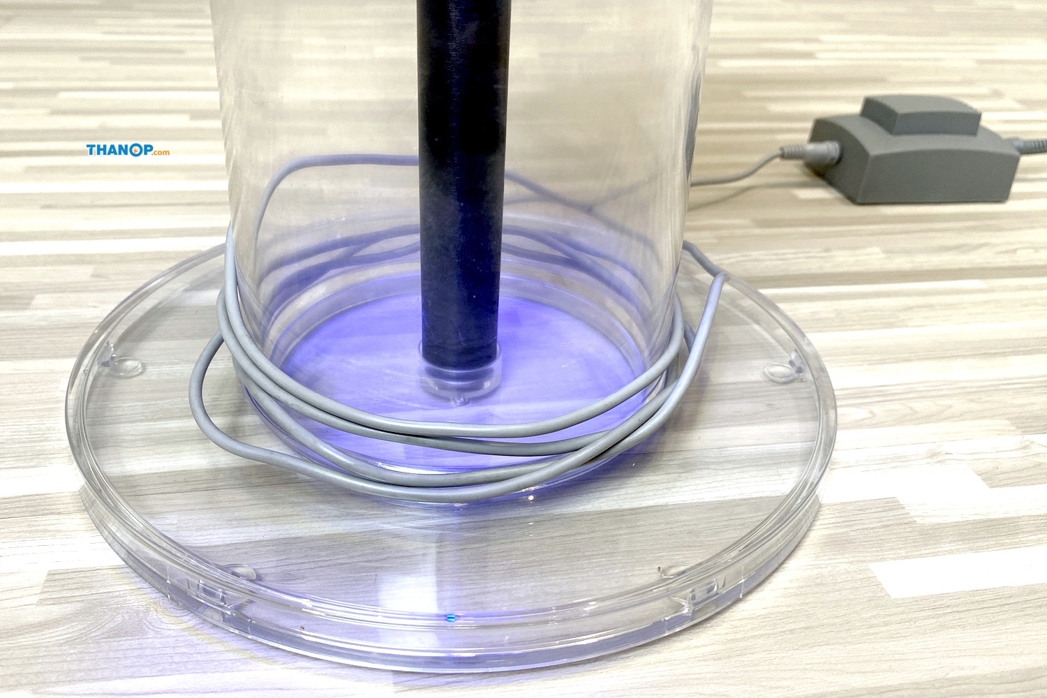 lightair-ionflow-evolution-acrylic-stand-with-led-light-on-reflection