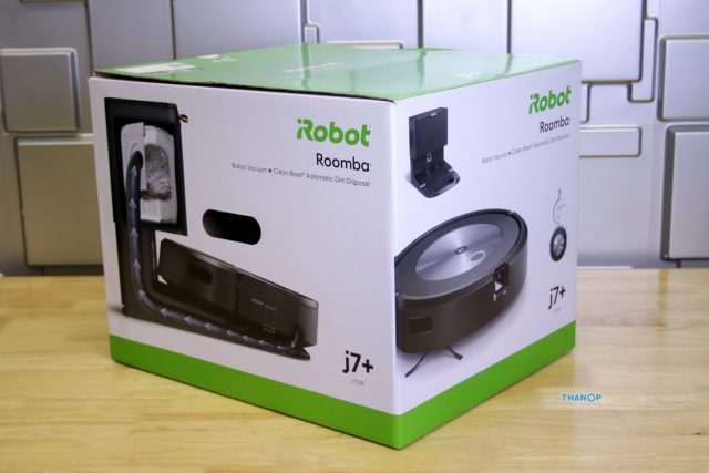 iRobot Roomba j7 Plus Box