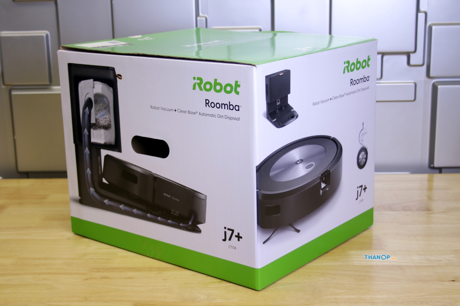 irobot-roomba-j7-plus-box
