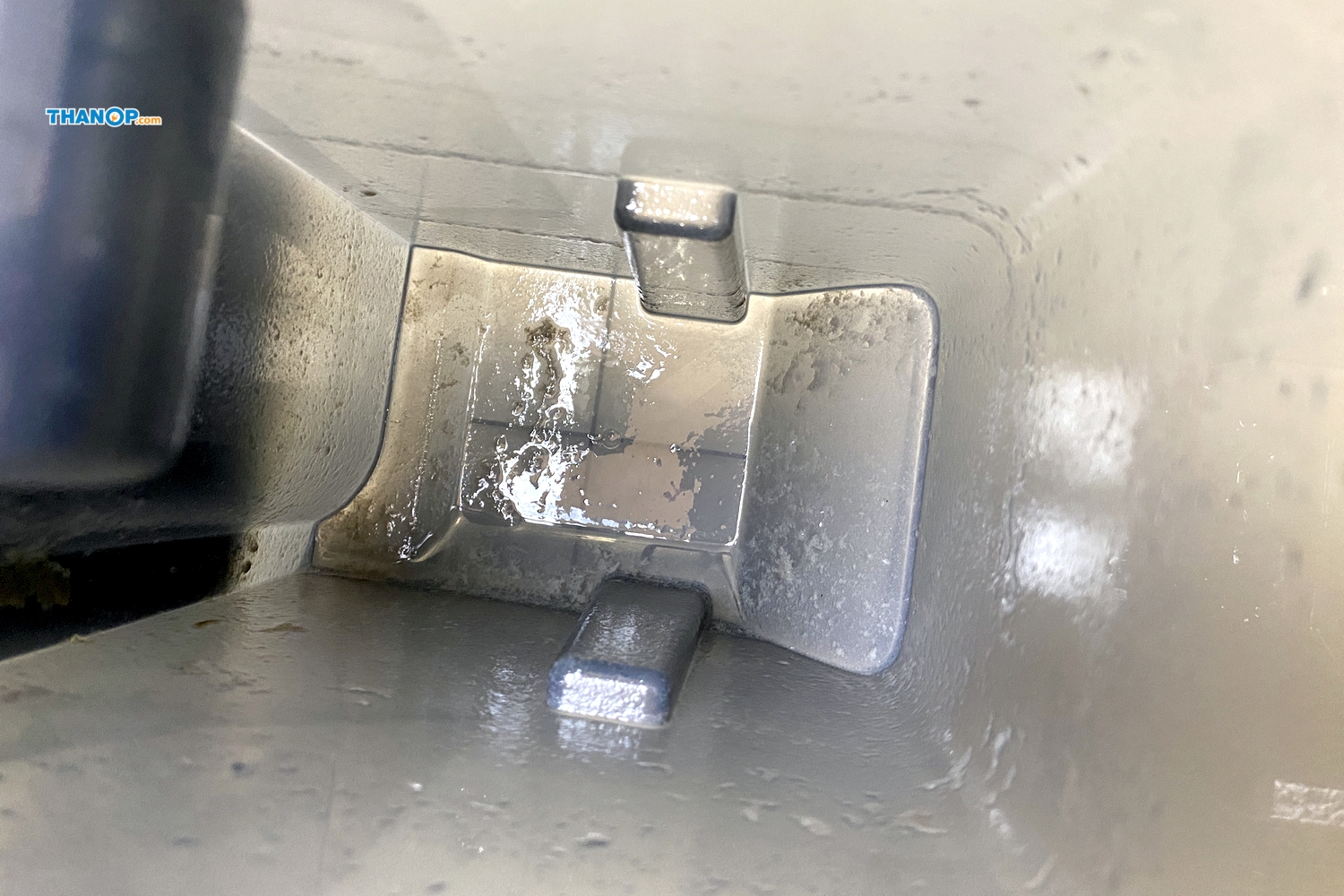 roborock-s7-maxv-ultra-dirty-water-tank-after-use