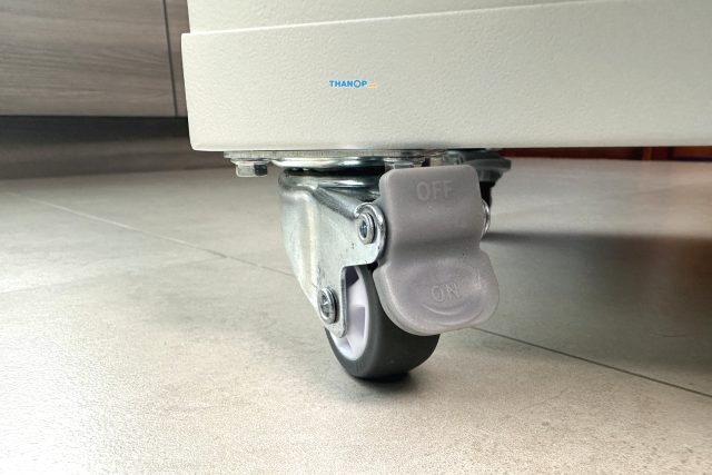Smart Air Blast and Blast Mini Caster Wheel Locked